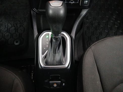 Used 2018 Jeep Renegade Latitude w/ Popular Equipment Group FWD image 10