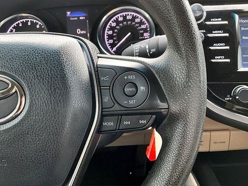 Used 2018 Toyota Camry L image 19