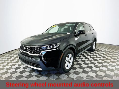 Used 2023 Kia Sorento LX image 6