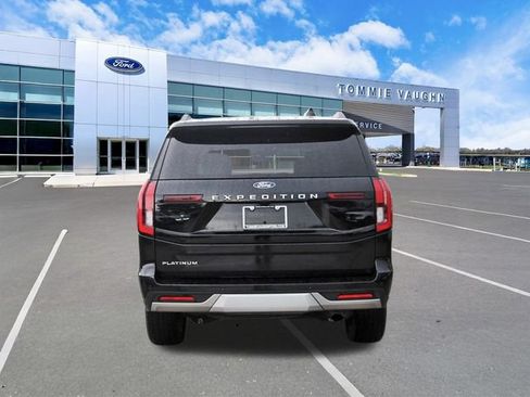 Certified 2025 Ford Expedition Platinum w/ Driver's Package AWD/4WD image 3