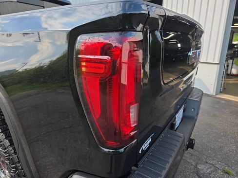 Used 2025 GMC Sierra 1500 AT4 w/ AT4 Premium Package AWD/4WD image 32