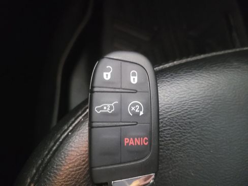 Used 2019 Jeep Compass Latitude FWD image 32