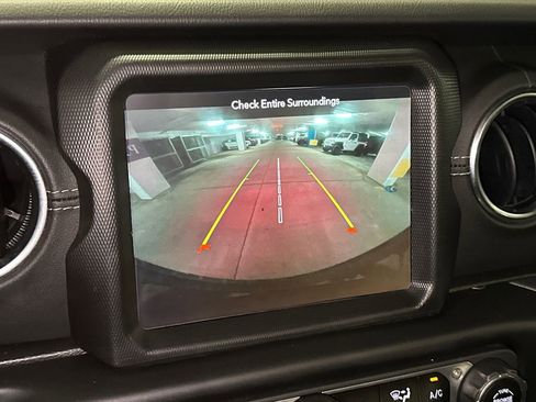 Used 2023 Jeep Wrangler Unlimited Sahara w/ Cold Weather Group AWD/4WD image 26