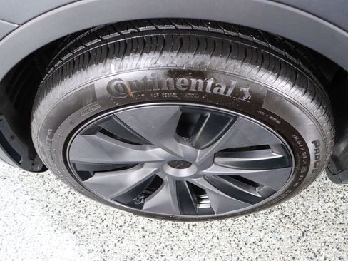 Used 2025 Tesla Model Y Long Range image 11