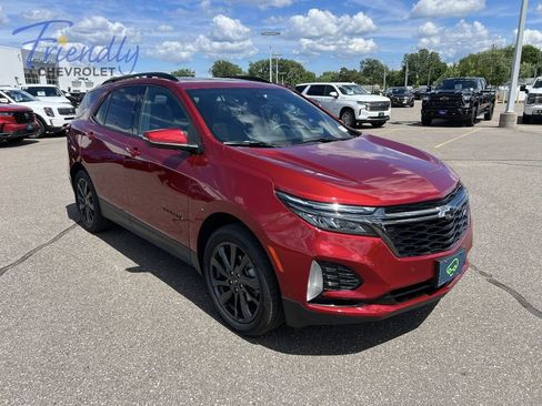 Certified 2023 Chevrolet Equinox RS w/ RS Leather Package AWD/4WD image 9