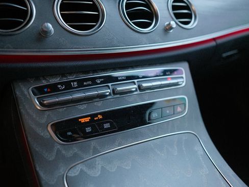 Used 2021 Mercedes-Benz E 350 Sedan image 25