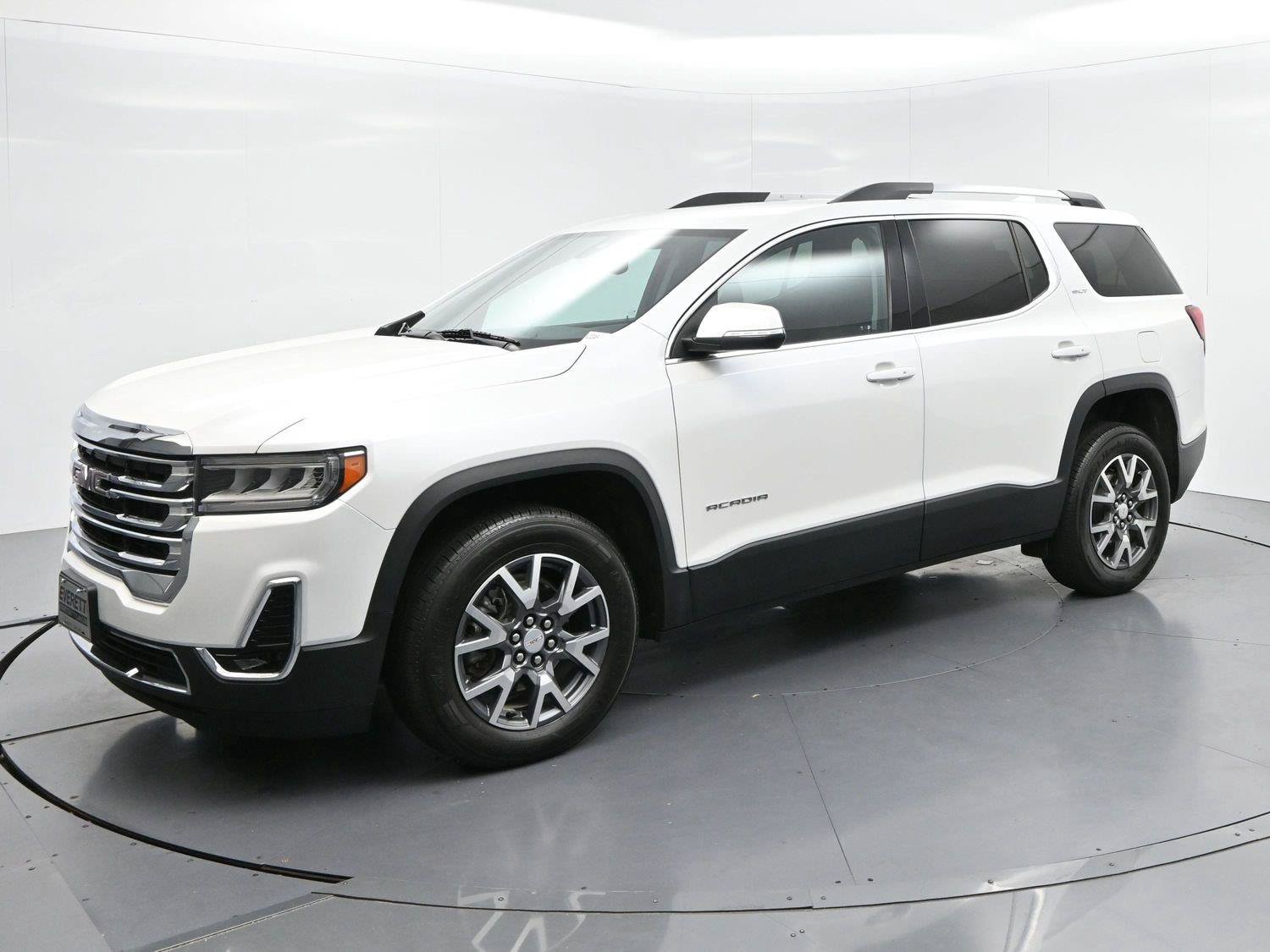 Used 2023 GMC Acadia SLT w/ LPO, Floor Liner Package AWD/4WD image 3