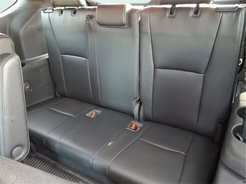 Used 2023 Toyota Highlander L image 11
