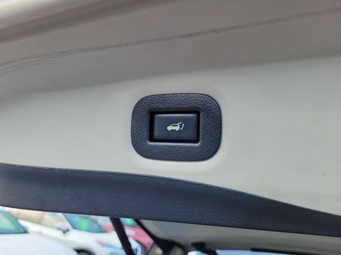 Used 2016 Nissan Rogue SL w/ SL Premium Package FWD image 10