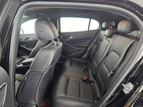 Used 2020 Mercedes-Benz GLA 250 4MATIC w/ Premium Package image 17