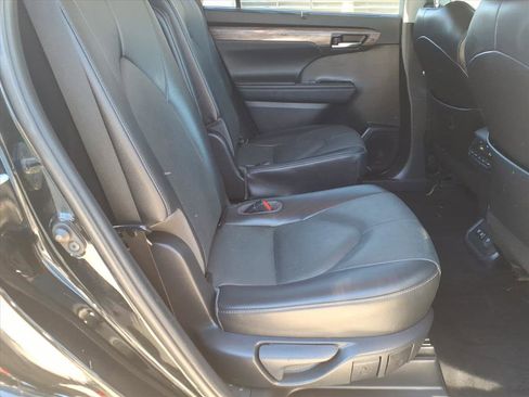 Used 2020 Toyota Highlander Limited image 14