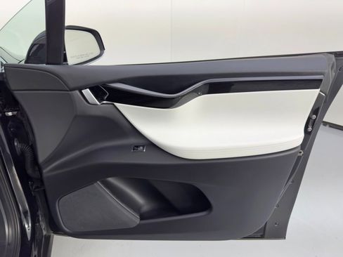 Used 2018 Tesla Model X 100D image 43
