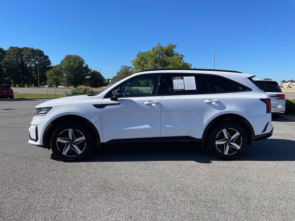 Certified 2023 Kia Sorento S FWD image 4
