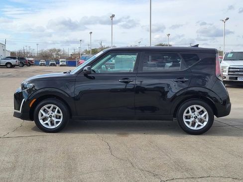 Used 2025 Kia Soul LX w/ LX Technology Package image 2