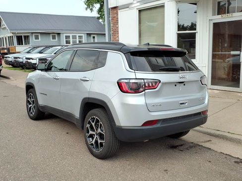 Used 2025 Jeep Compass Limited AWD/4WD image 8