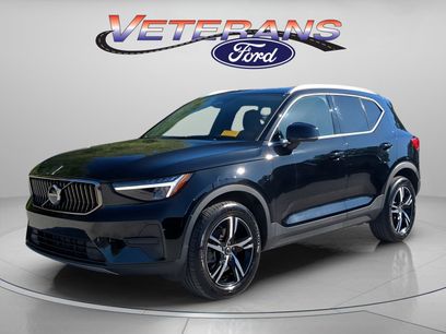 Used 2025 Volvo XC40 B5 Core