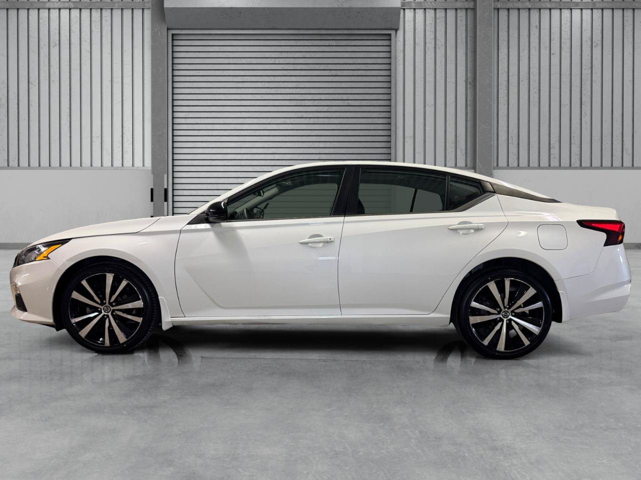 Used 2021 Nissan Altima 2.5 SR w/ SR Premium Package AWD/4WD image 2