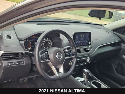 Used 2021 Nissan Altima 2.5 SV w/ SV Premium Package image 13