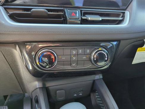 Used 2024 Chevrolet TrailBlazer LT FWD image 10
