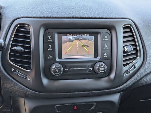 Used 2017 Jeep Compass Latitude image 34