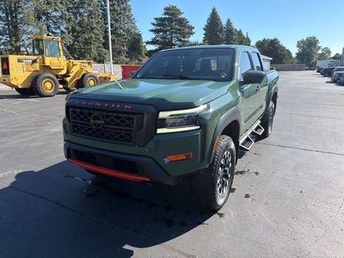 Used 2022 Nissan Frontier PRO-4X AWD/4WD image 2