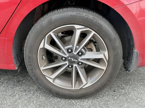 Certified 2023 Kia Forte LXS FWD image 9