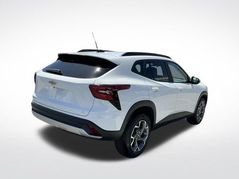 Used 2025 Chevrolet Trax LT w/ LT Convenience Package FWD image 7