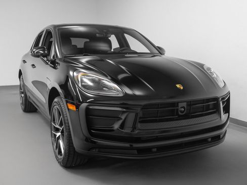 Used 2025 Porsche Macan image 13