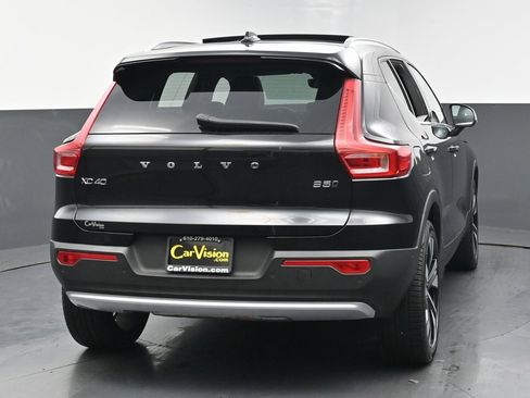 Used 2024 Volvo XC40 B5 Ultimate w/ Protection Package Premier image 4