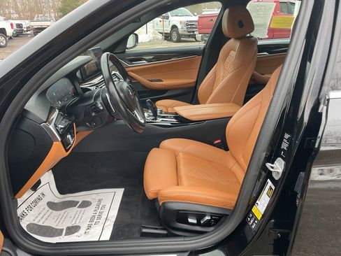 Used 2021 BMW 530i xDrive w/ Premium Package image 12