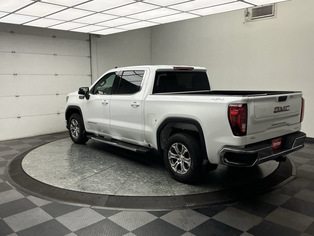 Used 2023 GMC Sierra 1500 SLE AWD/4WD image 2
