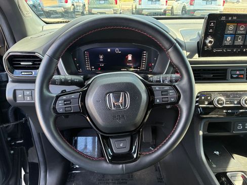 Used 2025 Honda Pilot Black Edition image 18