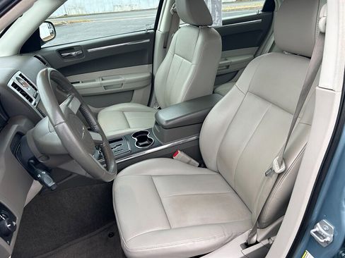 Used 2009 Chrysler 300 Touring image 9