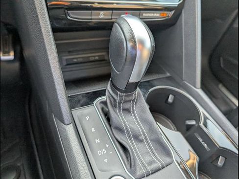 Used 2022 Volkswagen Atlas SEL R-Line image 15