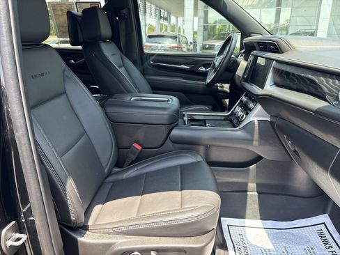 Used 2024 GMC Yukon Denali w/ Advanced Technology Package AWD/4WD image 9