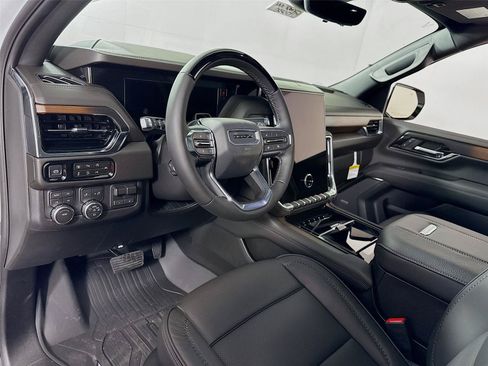 New 2026 GMC Yukon XL Denali w/ Denali Reserve Package AWD/4WD image 3