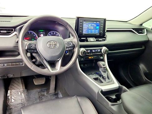 Used 2021 Toyota RAV4 XLE Premium image 12