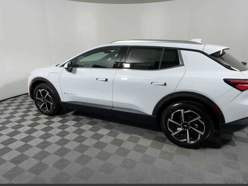 New 2026 Chevrolet Equinox EV LT AWD/4WD image 6