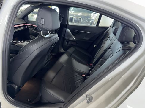 Used 2025 BMW i5 eDrive40i w/ Premium Package RWD image 15