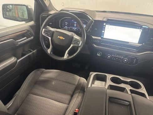 Used 2022 Chevrolet Silverado 1500 LT AWD/4WD image 19