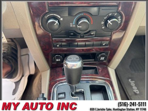 Used 2009 Jeep Grand Cherokee Laredo AWD/4WD image 18