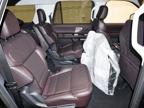 New 2025 Ford Expedition Max Platinum w/ Platinum Ultimate Package image 17