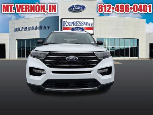 Used 2024 Ford Explorer XLT w/ Equipment Group 202A AWD/4WD image 4