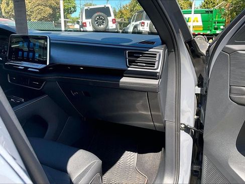 Used 2026 Volkswagen Atlas Cross Sport SE w/ Panoramic Sunroof Package FWD image 16