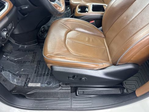 Used 2020 Chrysler Pacifica Limited w/ Advanced Safetytec Group image 34