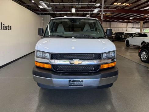 Used 2024 Chevrolet Express 3500 LT w/ LT Preferred Equipment Group RWD image 5