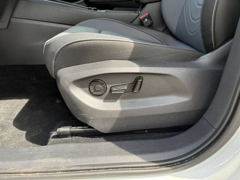 Used 2026 Volkswagen Tiguan SE FWD image 18