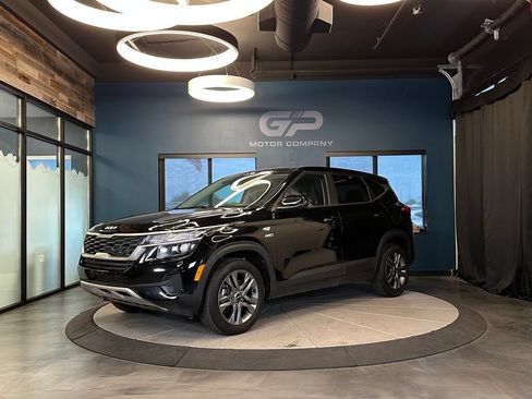 Used 2022 Kia Seltos LX AWD/4WD image 7