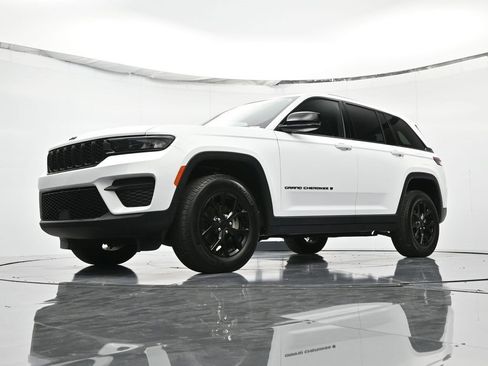 Certified 2024 Jeep Grand Cherokee Altitude image 45