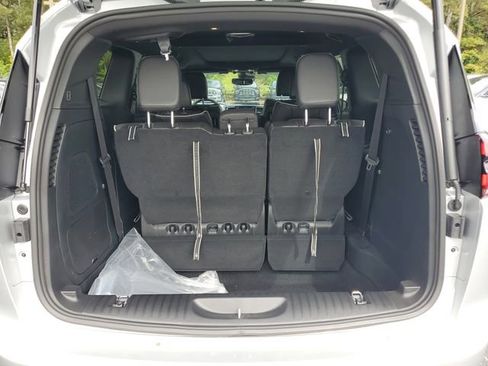 New 2026 Chrysler Pacifica Limited w/ Uconnect Theater Family Group image 9